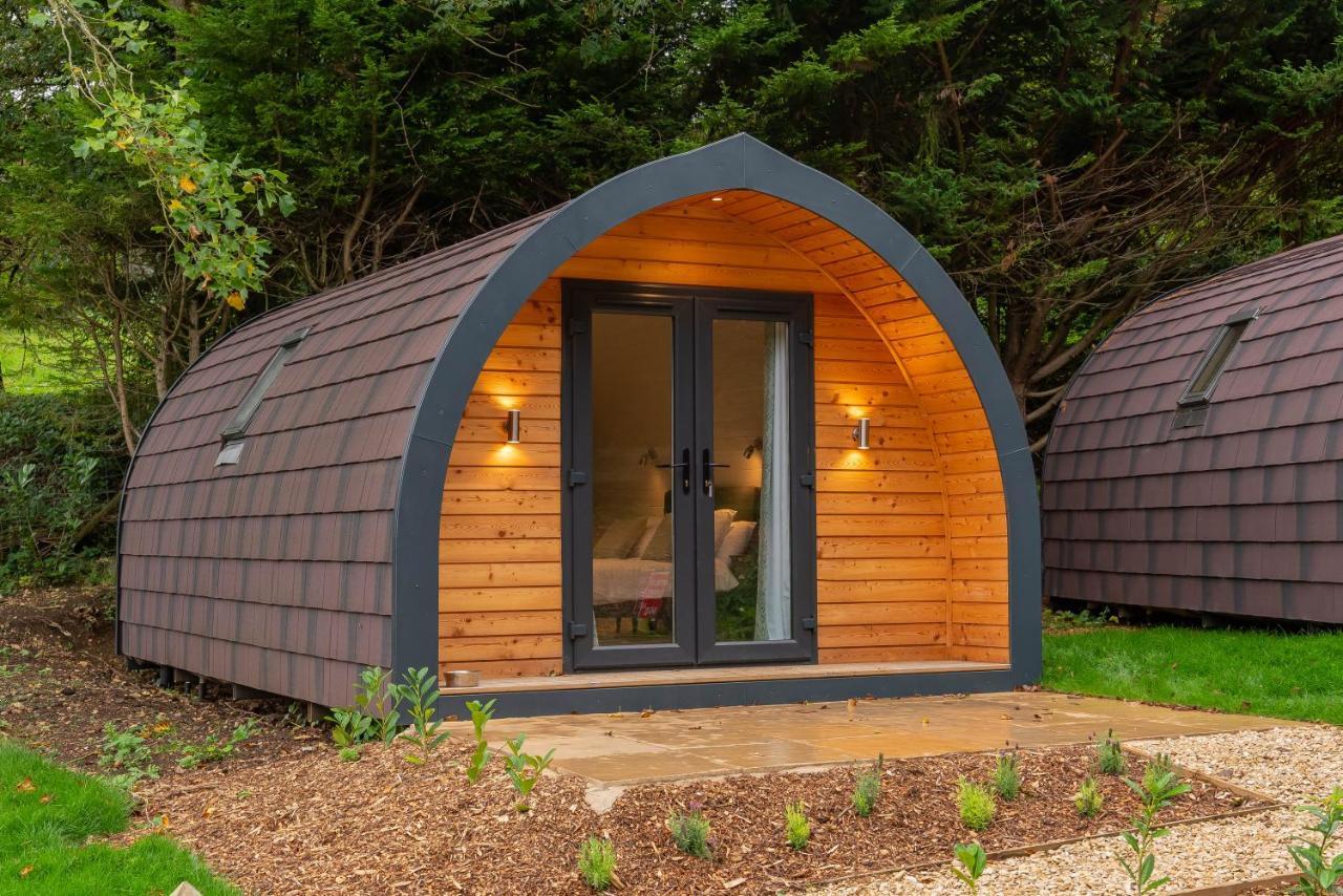 The Plough Inn Cabins Ramsden Экстерьер фото